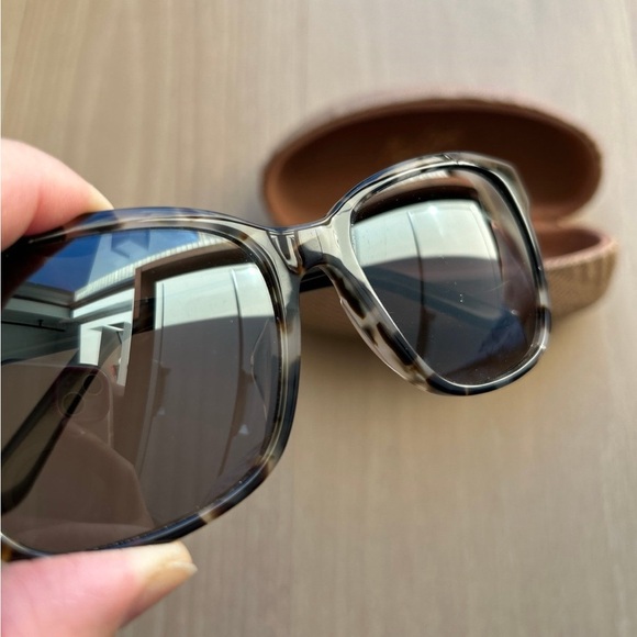 Maui Jim Black Sunglasses with Case - Picture 2 of 5